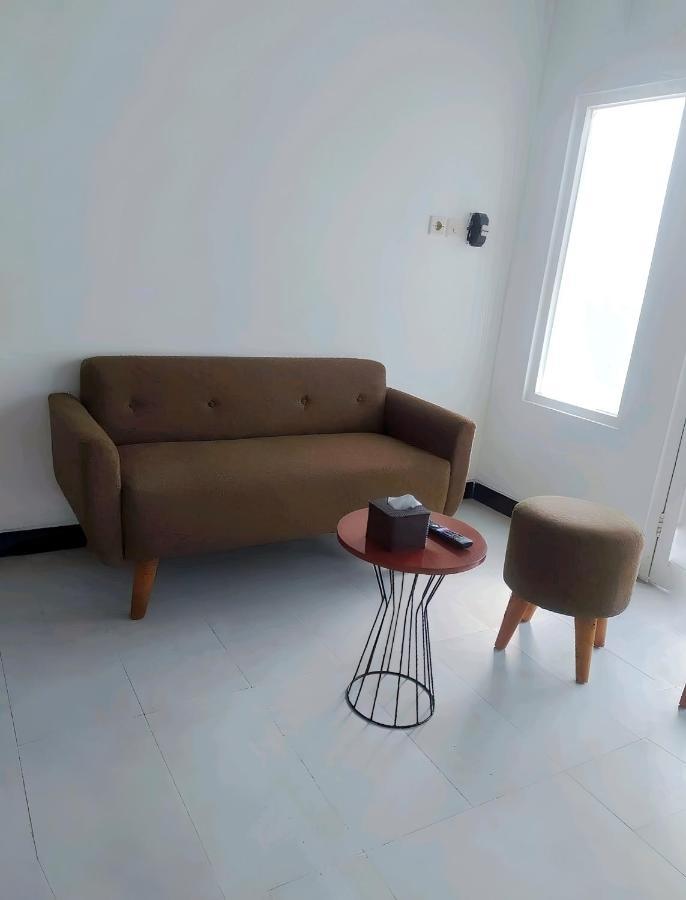 Homestay Omah Putih Bantul Exteriör bild