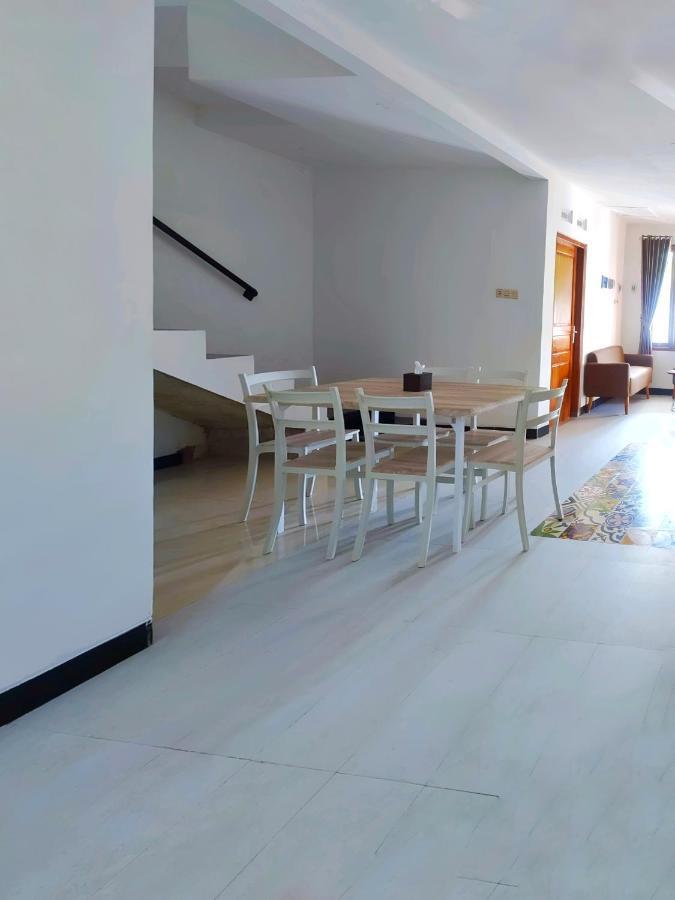 Homestay Omah Putih Bantul Exteriör bild
